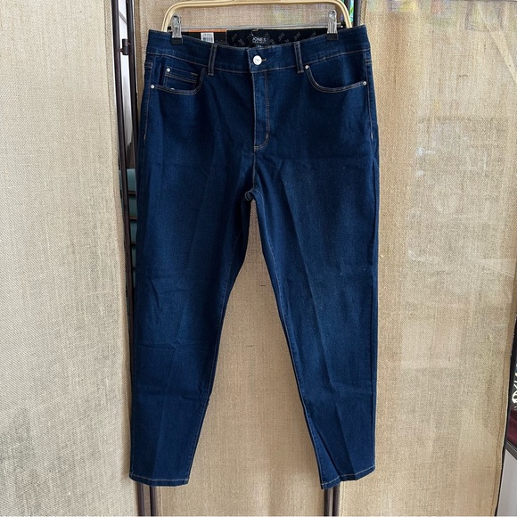 NWT - Women's Dark Blue Slim Fit Jeans - Picture 2 of 15